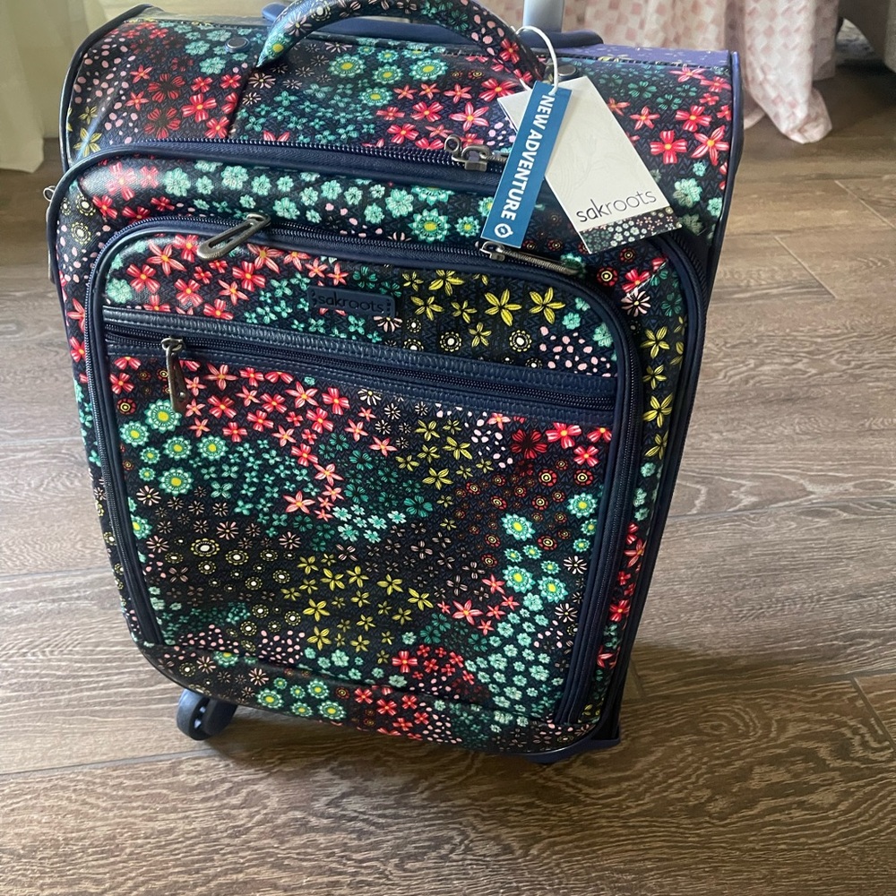Sakroots Rolling/Carryon 21 in luggage with Telescoping handle